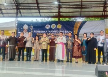 Wakil Ketua DPRD Kota Pematangsiantar Ir. Daud Simanjuntak, MM Foto Bersama Dengan Undangan di Acara Peresmian Gedung Baru Rumah Sakit Harapan.