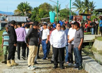 Wali Kota Pematangsiantar Wesly Silalahi, SH, MKn Menggalakkan Mrogram Jumat Pagi Bersih Lingkungan.