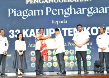 Bupati Simalungun Terima Penghargaan Dari Menhum RI Atas Pembentukan 413 Posbankum.