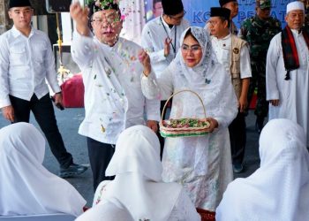 Walikota Pematangsiantar Wesly Silalahi, SH, MKn Menepung Tawari Para Haji/Hajjah.