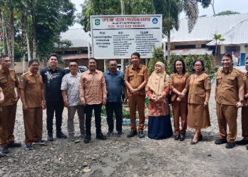Komisi II DPRD Pematangsiantar Foto Bersama Dengan Kepala Sekolah UPTD SMP N 3.