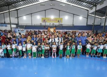 Walikota Pematangsiantar Wesly Silalahi, SH, MKn Foto Bersama Dengan Para Siswa PAUD.