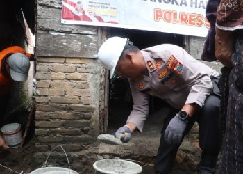 Sambut Hari Bhayangkara Ke - 80, Kapolres Simalungun Gelar Bedah Rumah Untuk Nenek 76 Tahun Yang Tinggal di Hunian Tak Layak.