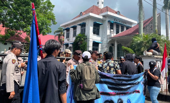 GMKI P.siantar - Simalungun Turun ke Jalan : Melawan Kemunduran Demokrasi dan Krisis Ekonomi Rakyat.