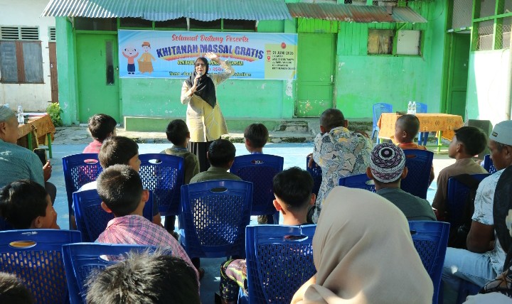 Wali Kota Pematangsiantar Wesly Silalahi, SH, MKn Diwakili Wakil Wali Kota Pematangsiantar Herlina, Hadiri Sekaligus membuka Khitanan Massal Gratis STM Babuttaqwa Pematangsiantar.