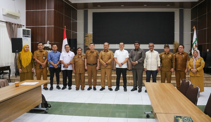 Wali Kota Pematangsiantar Wesly Silalahi, SH, MKn Diwakili Asisten Pemerintahan dan Kesejahteraan Rakyat Fidelis Edy Suranta Sembiring, SSTP, MSi Menerima Kunker Bapemperda DPRD Provinsi Sumut.