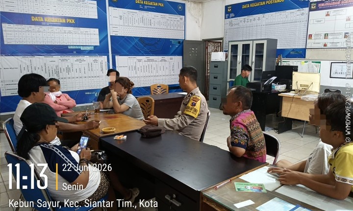 Bhabinkamtibmas Polsek Siantar Timur Selesaikan Perkelahian Warga Dengan Problem Solving.