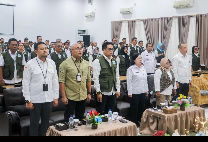 Wali Kota Pematangsiantar Wesly Silalahi, SH, MKn Diwakili Oleh Staf Ahli Bidang Pemerintahan Dra. Happy Oikumenis Daely Buka kegiatan Peringatan Hari Lingkungan Hidup Tahun 2026 Serta Sosialisasi & Pengukuhan Kader Lingkungan Hidup Kota Pematangsiantar Tahun 2026.