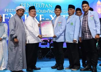 Wali Kota Pematangsiantar Wesly Silalahi, SH, MKn Menerima Penghargaan Tokoh Toleransi di Sumut.