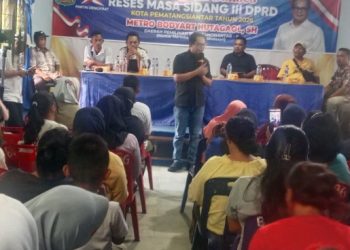 Anggota DPRD Kota Pematangsiantar Metro Hutagaol Menyampaikan Kata Sambutan Dalam Kegiatan Reses.
