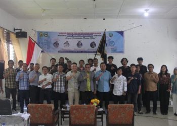 Ketua IWO Pematangsiantar Jon Roy Purba Foto Bersama Dengan Nara Sumber & Peserta.