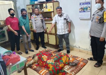 Respon Cepat Polsek Gunung Malela Pastikan Tak Ada Tindak Kekerasan, Warga Lansia Ditemukan Tewas di Kamar Mandi Rumah Sendiri.