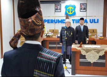 Wali Kota Pematangsiantar Wesly Silalahi, SH, MKn Lantik Budiman Ricardo Surya Tanjung, SE, MSi Sebagai Dirtek Perumda Air Minum Tirta Uli Kota Pematangsiantar Masa Jabatan 2026 - 2031.