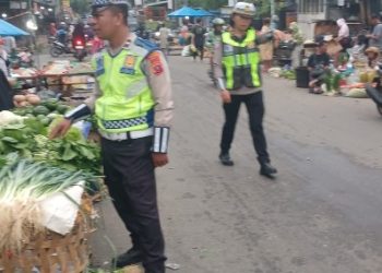 Sat Lantas Polres Pematangsiantar Laksanakan Dikmas Lantas Penling - Penluh di Jalan di Pasar Dwikora.
