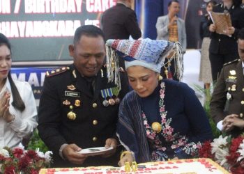 Puncak HUT Bhayangkara Ke - 80, Kapolres Simalungun Pimpin Potong Tumpeng Syukuran Penuh Kehangatan.