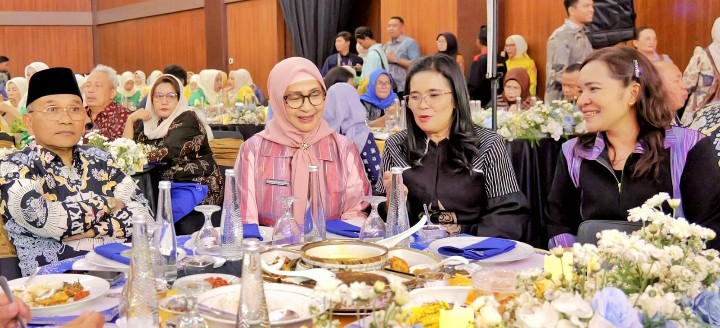 Dukung Lahirnya Perempuan Muda Berprestasi, Bupati Simalungun & Ketua TP PKK Hadiri Grand Final Putri Otonomi Indonesia 2026.