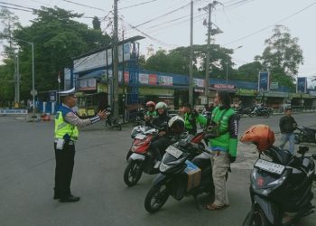 Sat Lantas Polres Pematangsiantar Laksanakan Binluh & Dikmas Lantas Kepada Pengendara Gojek.
