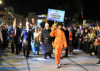 Wali Kota Pematangsiantar Wesly Silalahi, SH, MKn Pimpin Penampilan Pesona Budaya Simalungun serta Ragam Etnis di Karnaval Budaya Nusantara “The Sparkling of Local Heroes & Culture”.