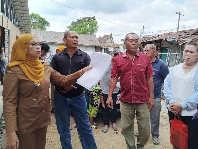 Camat Dolok Batu Nanggar, Siti Aminah Siregar.