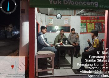 Samapaikan Pesan Kamtibmas, Polsek Siantar Martoba Laksanakan SALING di Pos Kamling Jalan Sitalasari.