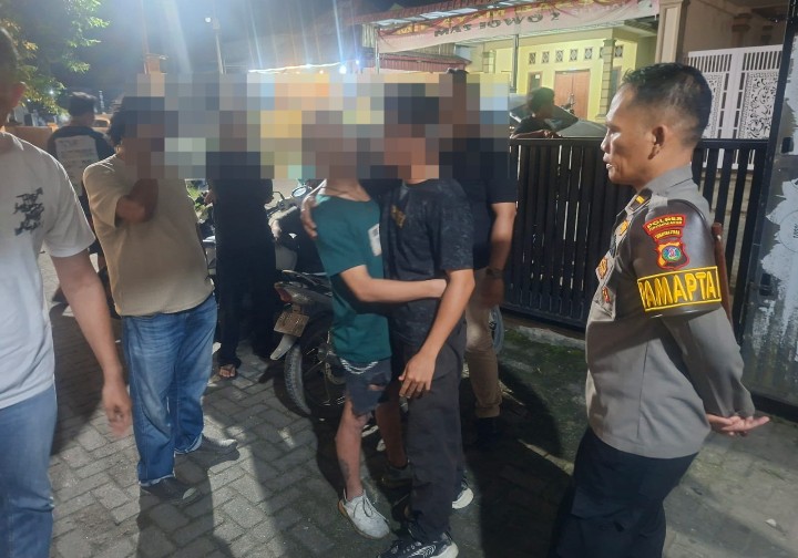 Tinjut Laporan CC 110, Polres Pematangsiantar Mediasi Keributan di Jalan Padang Sidempuan.