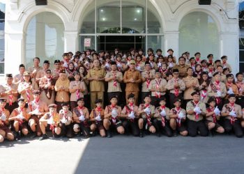 Wali Kota Pematangsiantar Wesly Silalahi, SH, MKn diwakili Sekda Antonius Sitanggang, SSTP, MSi Lepas Kontingen Kwarcab Gerakan Pramuka Kota Pematangsiantar Ikuti Jambore Daerah Sumatera Utara (Sumut) XI Tahun 2026.