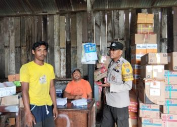 Jalin Silahturahmi, Bhabinkamtibmas Polsek Siantar Timur DDS di Gudang Expedisi.