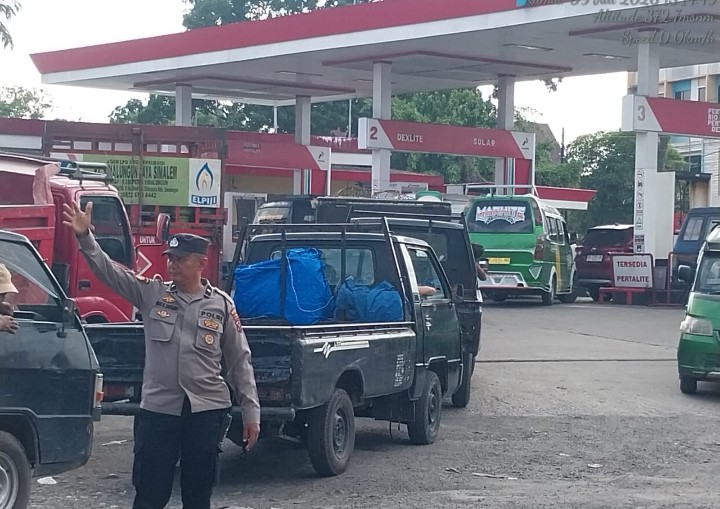 Antisipasi Kemacetan, Polsek Sianțar Utara Lakukan Gatur Lalin di SPBU Jalan Patuan Nagari.