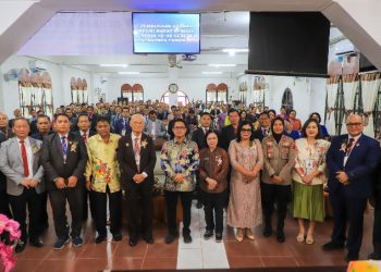 Wali Kota Pematangsiantar Wesly Silalahi, SH, MKn Diwakili Staf Ahli Bidang Pemerintahan Dra Happy Oikumenis Daely Hadiri Pembukaan Rapat Sinode Kerja Ke - 48 Gereja Pentakosta.