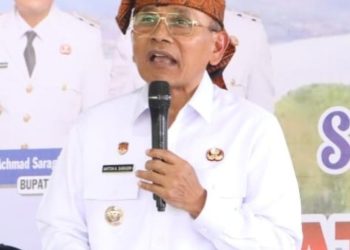 Bupati Dr. H. Anton Achmad Saragih.