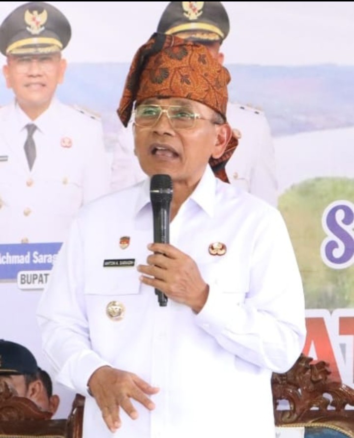 Bupati Dr. H. Anton Achmad Saragih.