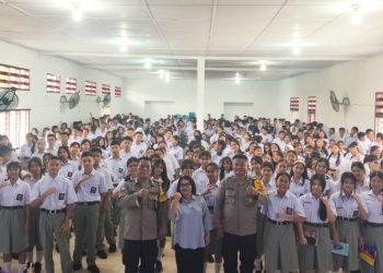 Bhabinkamtibmas Polsek Siantar Marihat Berikan Arahan Wasbang Kepada Siswa/ Siswi Baru SMA N. 1.