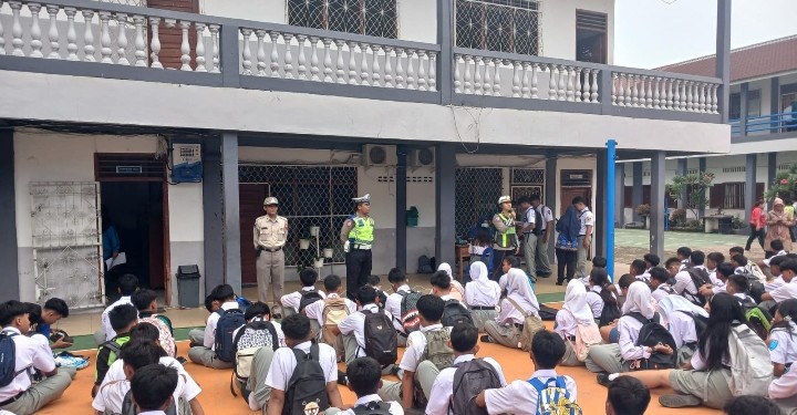 Sat Lantas Polres Pematangsiantar Berikan Himbauan & Dikmas Lantas di SMK Swasta Persiapan.