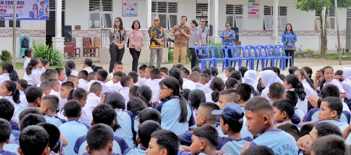 Pemkab Simalungun Dorong Literasi Keuangan Pelajar Melalui Sosialisasi Program Satu Rekening Satu Pelajar.