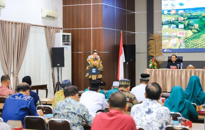 Wali Kota Pematangsiantar Wesly Silalahi, SH, MKn Diwakili Staf Ahli Bidang Pembangunan Muhammad Hamdani Lubis, SH Buka Kegiatan Seminar Sehari ‘Membangun Jiwa Kepemimpinan & Nasionalisme’ Yang Diikuti Para Tokoh Agama.