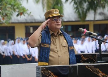 Wali Kota Pematangsiantar Wesly Silalahi, SH, MKn Menjadi Pembina Upacara Bendera di UPTD SMP Negeri 2 Pematangsiantar.