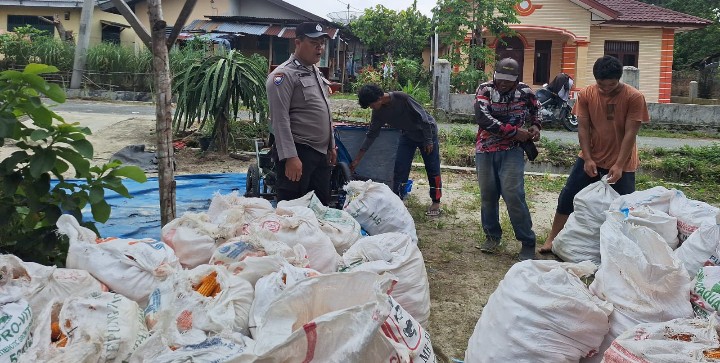 Dukung Ketapang, Bahbinkamtibmas Polsek Siantar Marihat Sambangi Petani Binaan.