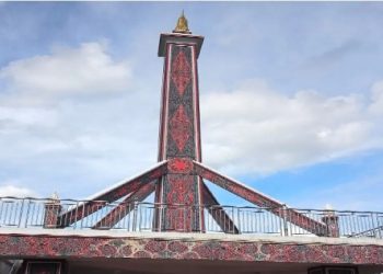 Tugu Raja Marsundung Simanjuntak di Desa Persuratan, Kecamatan Balige, Kabupaten Toba, Sumatera Utara.