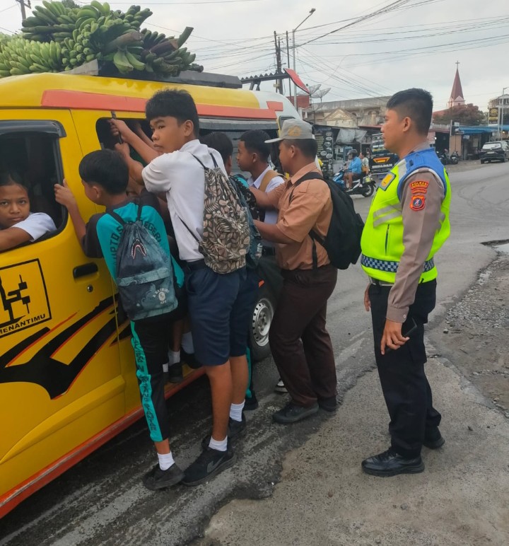 Sat Lantas Polres Pematangsiantar Himbau Supir Angkutan Umum Tertib Berlalulintas.