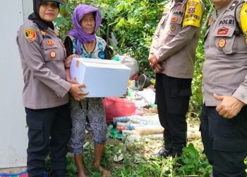 Jumat Berkah, Polsek Siantar Utara Berikan Bansos Kepada Warga Membutuhkan.