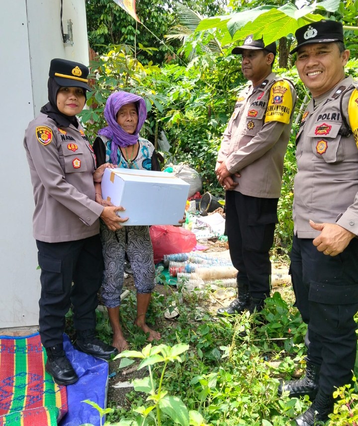 Jumat Berkah, Polsek Siantar Utara Berikan Bansos Kepada Warga Membutuhkan.