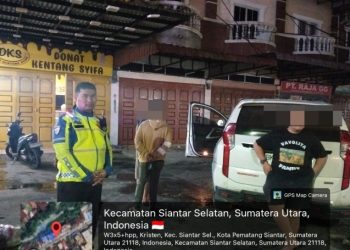 Unit Gakkum Polres Pematangsianțar Cek TKP Laka Lantas di Jalan Gereja.