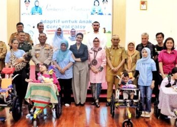 Puluhan Anak Penyandang Disabilitas di Simalungun Terima Kursi Roda Adaptif.