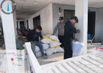 Bhabinkamtibmas Bersama Petani Binaan Jual Jagung Ke Bulog.