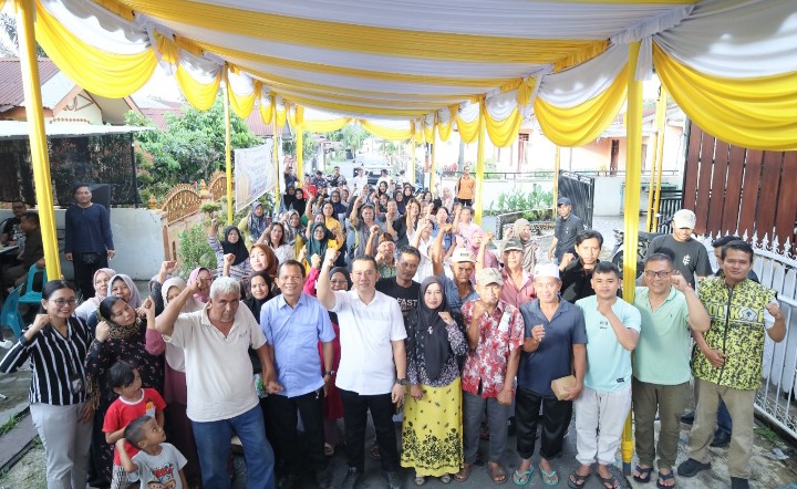 Wakil Ketua DPRD Kota Pematangsiantar Ir. Daud Simanjuntak, MM Foto Bersama Dengan Peseta Saat mengikuti Kegiatan Sosialiasi Penyebarluasan Ideologi Pancasila & Penguatan Wawasan Kebangsaan.
