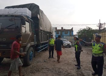 Sat Lantas Polres Pematangsianțar Laksanakan Binluh kepada Kelompok Angkutan Barang.