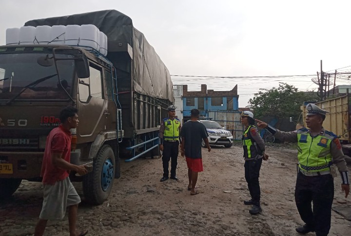 Sat Lantas Polres Pematangsianțar Laksanakan Binluh kepada Kelompok Angkutan Barang.