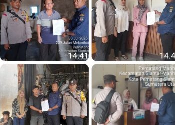 Bhabinkamtibmas Polsek Siantar Marihat & Lurah Bagikan Surat Edaran Walikota Pematangsianțar Kepada Masyarakat.