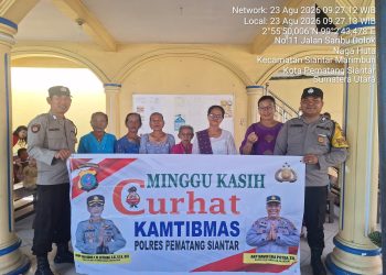 Bhabinkamtibmas Polsek Siantar Marihat Minggu Curhat Kamtibmas di Gereja HKI Juma Saba Simpang 2.