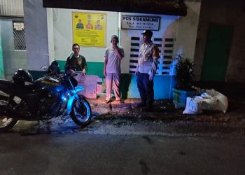 Bhabinkamtibmas Polsek Siantar Barat Laksanakan SALING di Pos Kamling Jalan Wahidin.